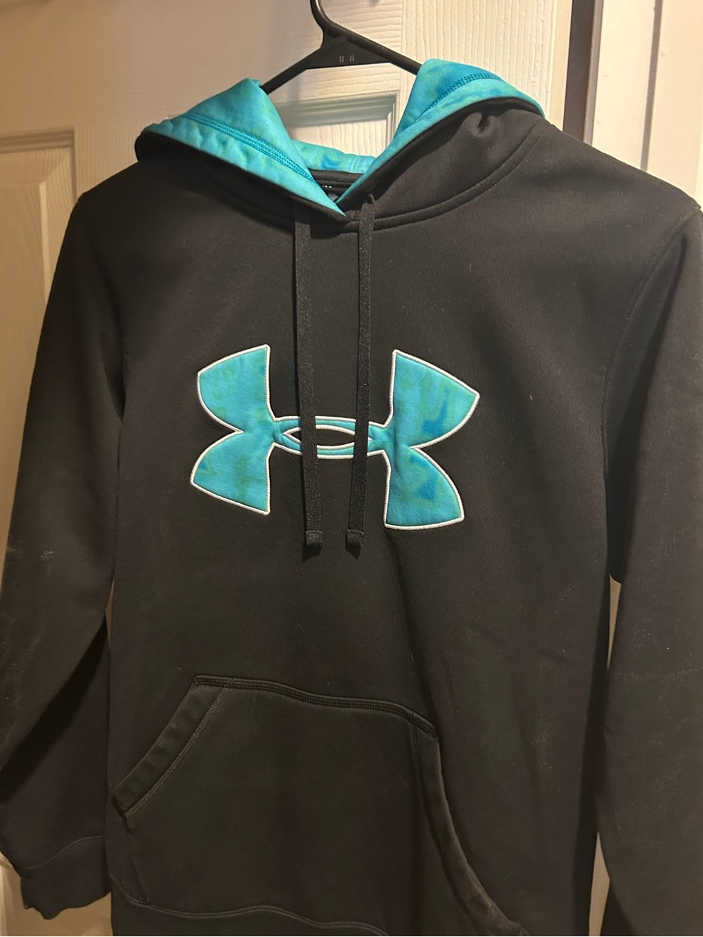 UNDER ARMOUR BLACK HOODIE medium